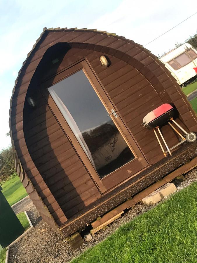 ホテルMeadow Glamping カーマーゼン エクステリア 写真